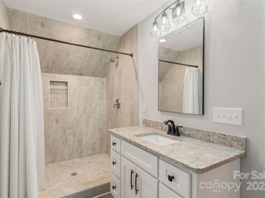 207 Blythe Mill Road, Waxhaw, NC 28173.  MLS# CAR4246156, YatesRealty ID 9092. Apartment