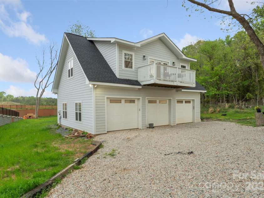 207 Blythe Mill Road, Waxhaw, NC 28173.  MLS# CAR4246156, YatesRealty ID 9092. Garage/Apartment