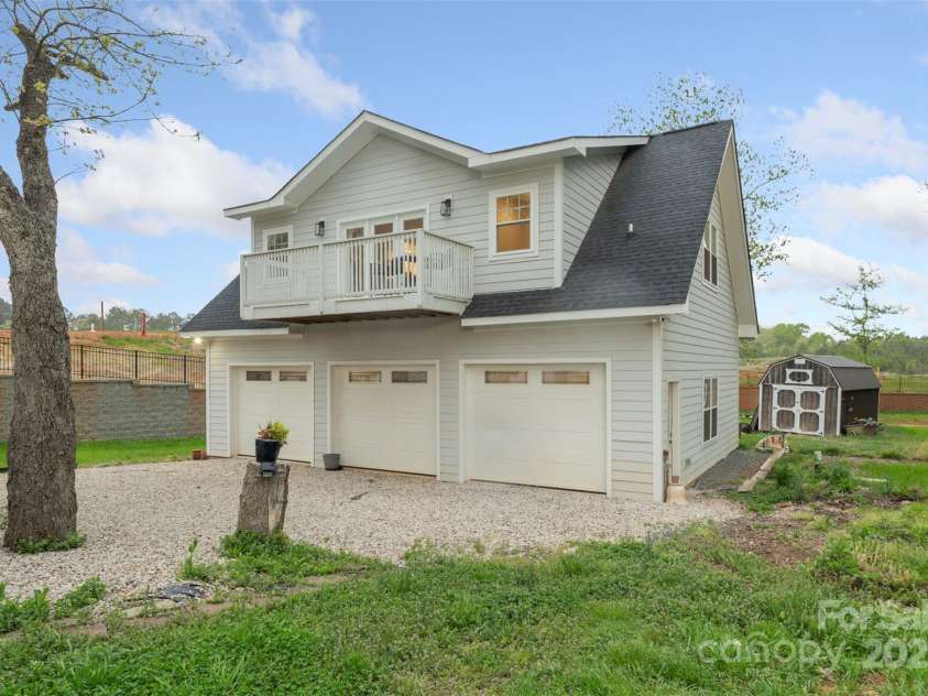 207 Blythe Mill Road, Waxhaw, NC 28173.  MLS# CAR4246156, YatesRealty ID 9092. Garage/Apartment