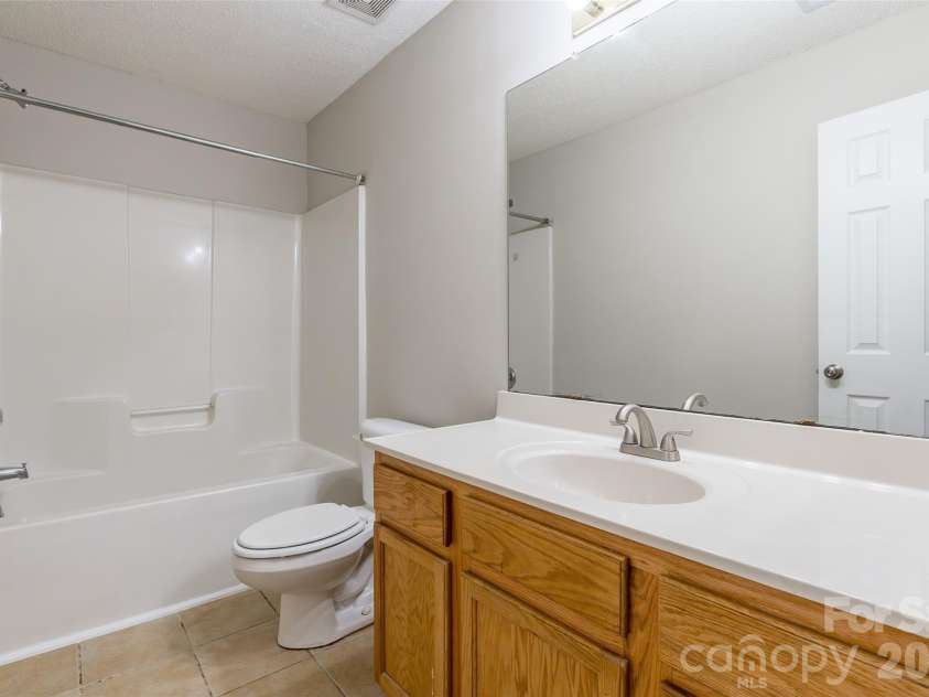 3167 Caldwell Ridge Parkway, Charlotte, NC 28213.  MLS# CAR4359979, YatesRealty ID 9093. 3rd Bathroom lower level