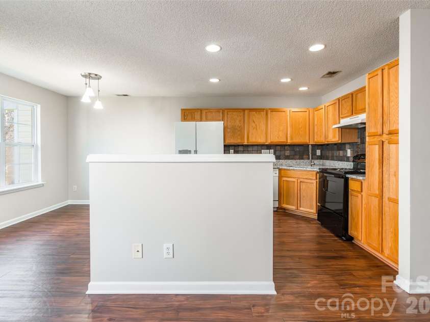 3167 Caldwell Ridge Parkway, Charlotte, NC 28213.  MLS# CAR4359979, YatesRealty ID 9093. Large Kitchen