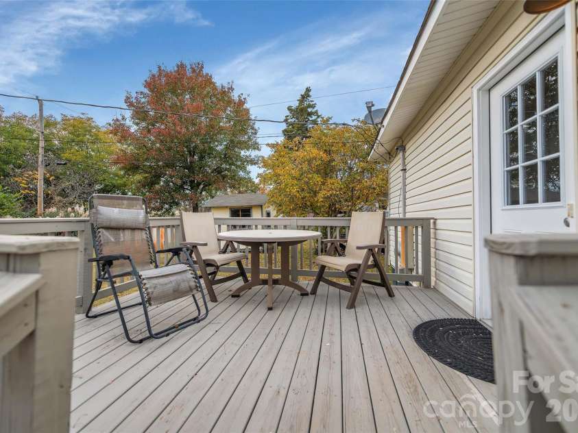 399 Woodlawn Street, Belmont, NC 28012.  MLS# CAR4318892, YatesRealty ID 9094. 