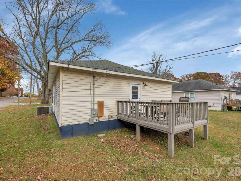 399 Woodlawn Street, Belmont, NC 28012.  MLS# CAR4318892, YatesRealty ID 9094. 