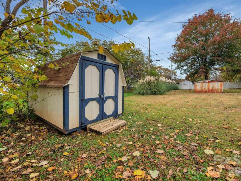 399 Woodlawn Street, Belmont, NC 28012.  MLS# CAR4318892, YatesRealty ID 9094. 