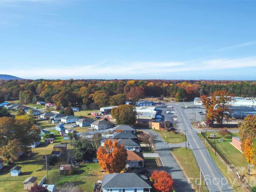 399 Woodlawn Street, Belmont, NC 28012.  MLS# CAR4318892, YatesRealty ID 9094. 