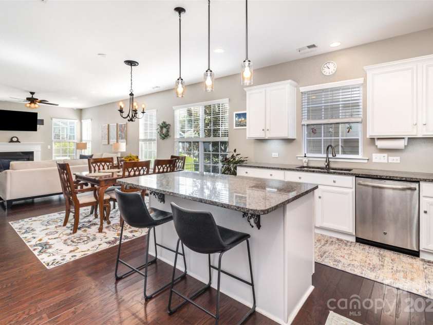 6187 Cloverdale Drive, Tega Cay, SC 29708.  MLS# CAR4226787, YatesRealty ID 9094. Breakfast bar, pendant lighting