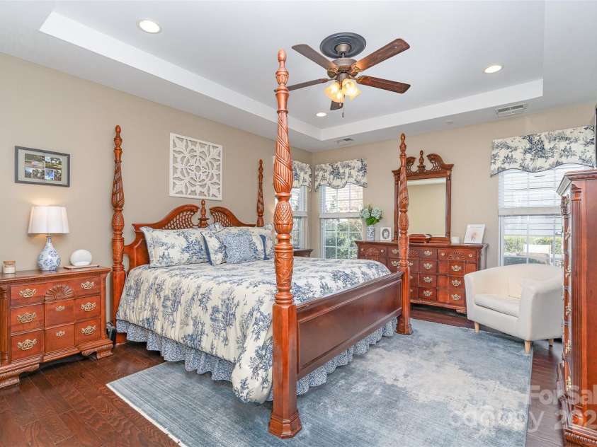 6187 Cloverdale Drive, Tega Cay, SC 29708.  MLS# CAR4226787, YatesRealty ID 9094. Owner suite #1 on main, tray ceiling, spacious