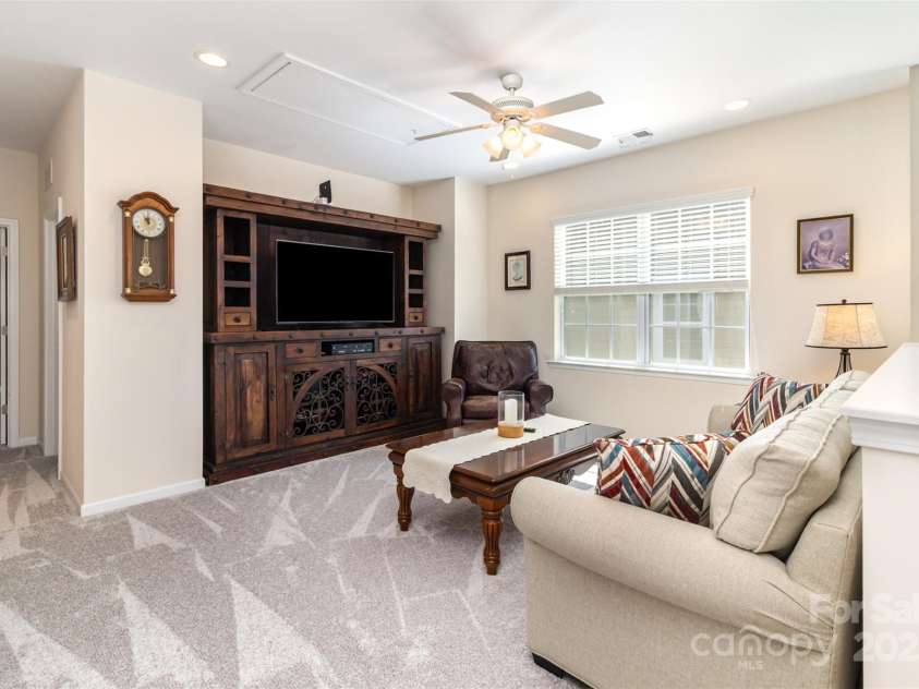 6187 Cloverdale Drive, Tega Cay, SC 29708.  MLS# CAR4226787, YatesRealty ID 9094. Spacious loft upstairs