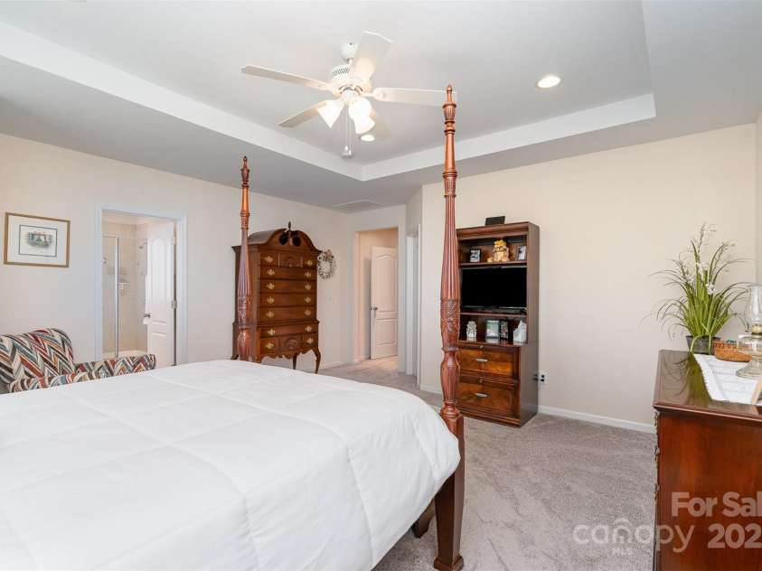 6187 Cloverdale Drive, Tega Cay, SC 29708.  MLS# CAR4226787, YatesRealty ID 9094. Tray ceiling, blinds, walk in closet