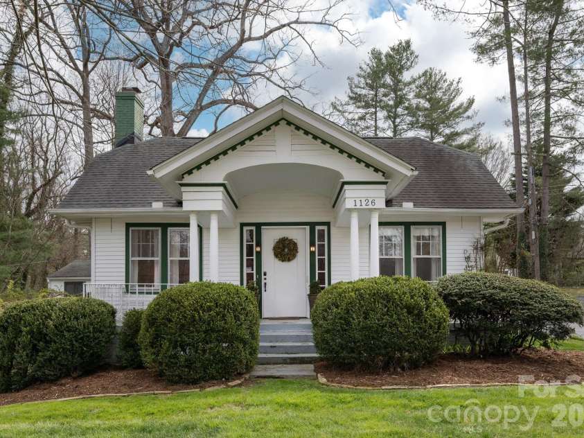 1126 4th Avenue, Hendersonville, NC 28739.  MLS# CAR4360549, YatesRealty ID 9095. 