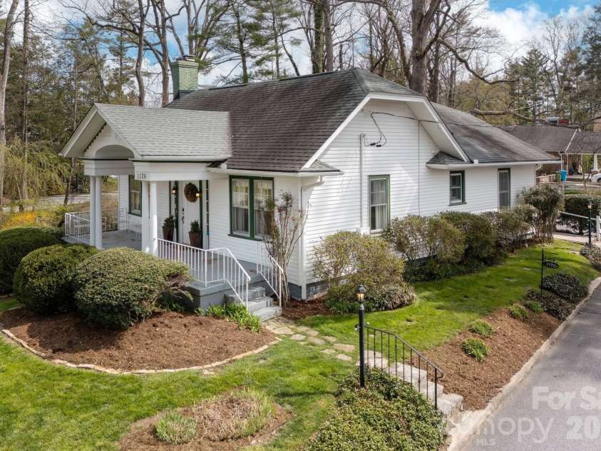 1126 4th Avenue, Hendersonville, NC 28739.  MLS# CAR4360549, YatesRealty ID 9095. 