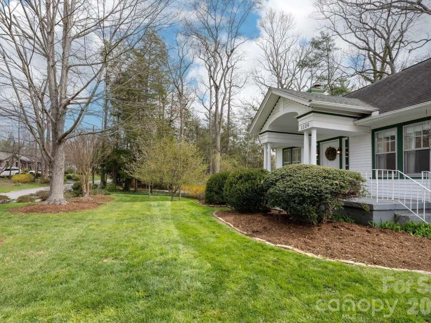 1126 4th Avenue, Hendersonville, NC 28739.  MLS# CAR4360549, YatesRealty ID 9095. 