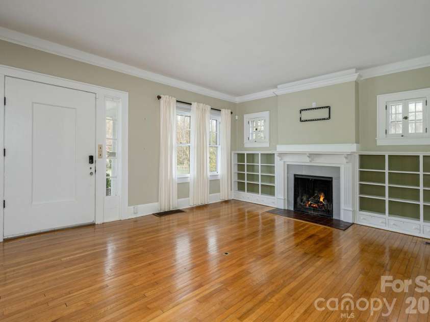 1126 4th Avenue, Hendersonville, NC 28739.  MLS# CAR4360549, YatesRealty ID 9095. 