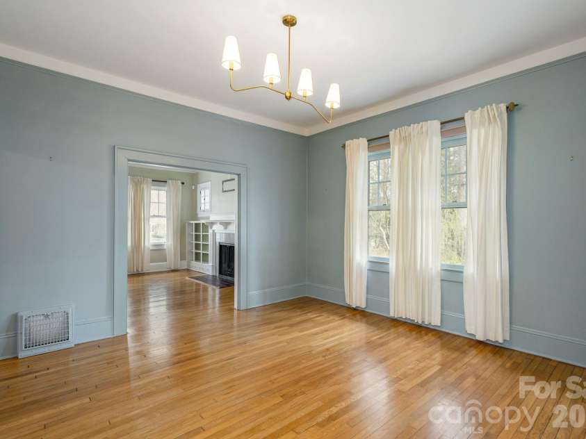 1126 4th Avenue, Hendersonville, NC 28739.  MLS# CAR4360549, YatesRealty ID 9095. 