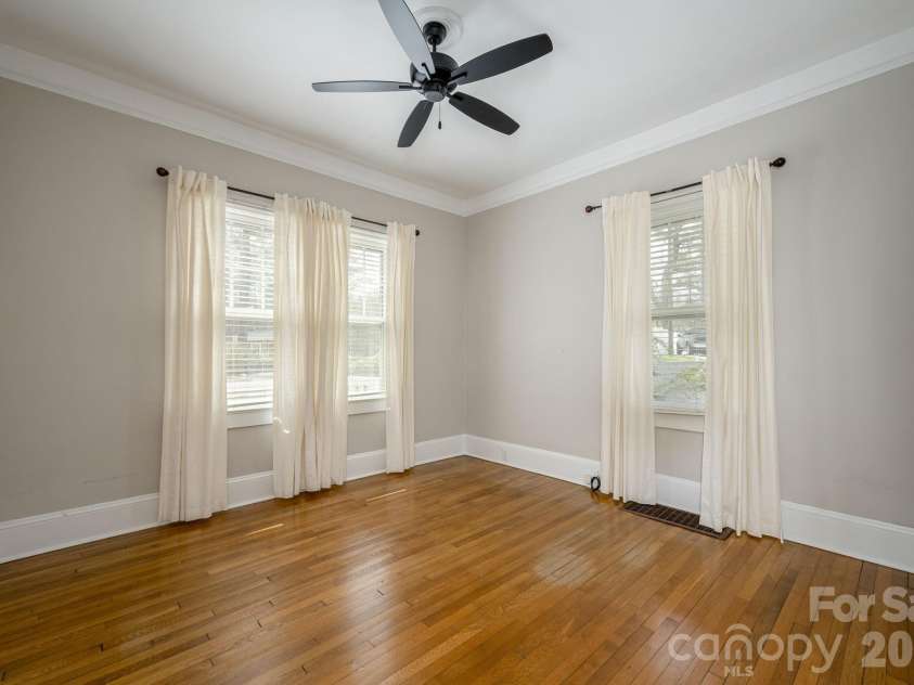 1126 4th Avenue, Hendersonville, NC 28739.  MLS# CAR4360549, YatesRealty ID 9095. 
