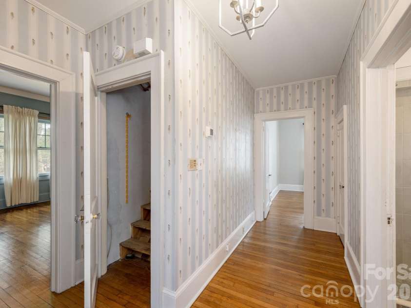 1126 4th Avenue, Hendersonville, NC 28739.  MLS# CAR4360549, YatesRealty ID 9095. 