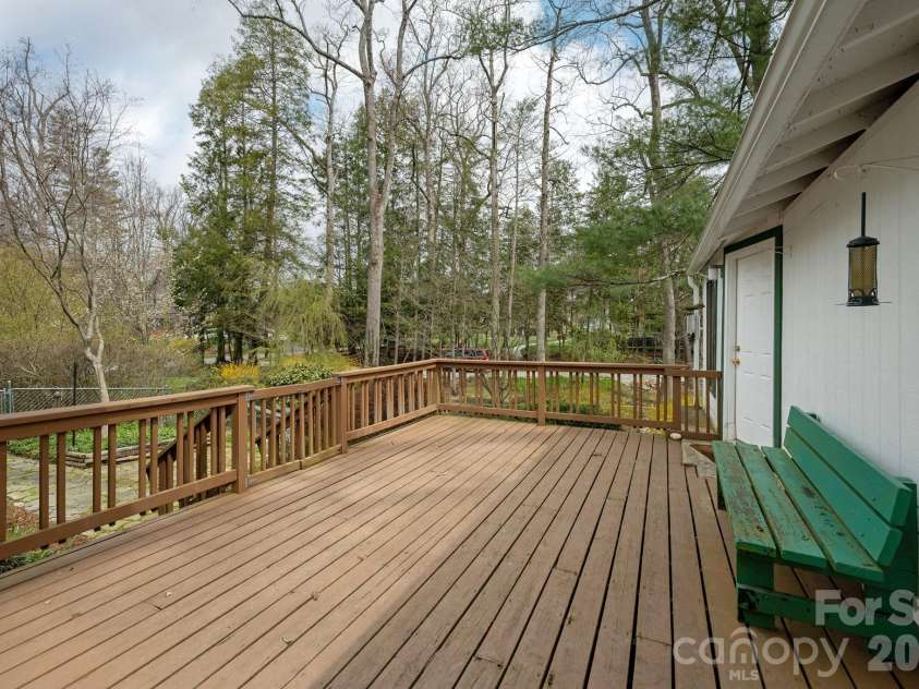 1126 4th Avenue, Hendersonville, NC 28739.  MLS# CAR4360549, YatesRealty ID 9095. 