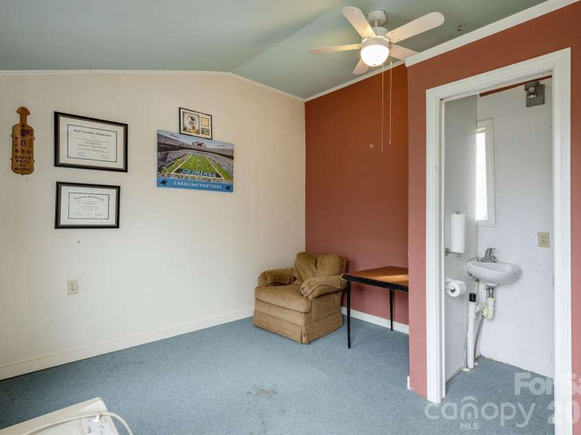 1126 4th Avenue, Hendersonville, NC 28739.  MLS# CAR4360549, YatesRealty ID 9095. 