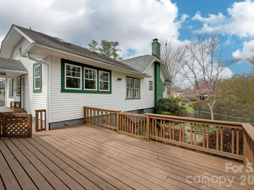 1126 4th Avenue, Hendersonville, NC 28739.  MLS# CAR4360549, YatesRealty ID 9095. 