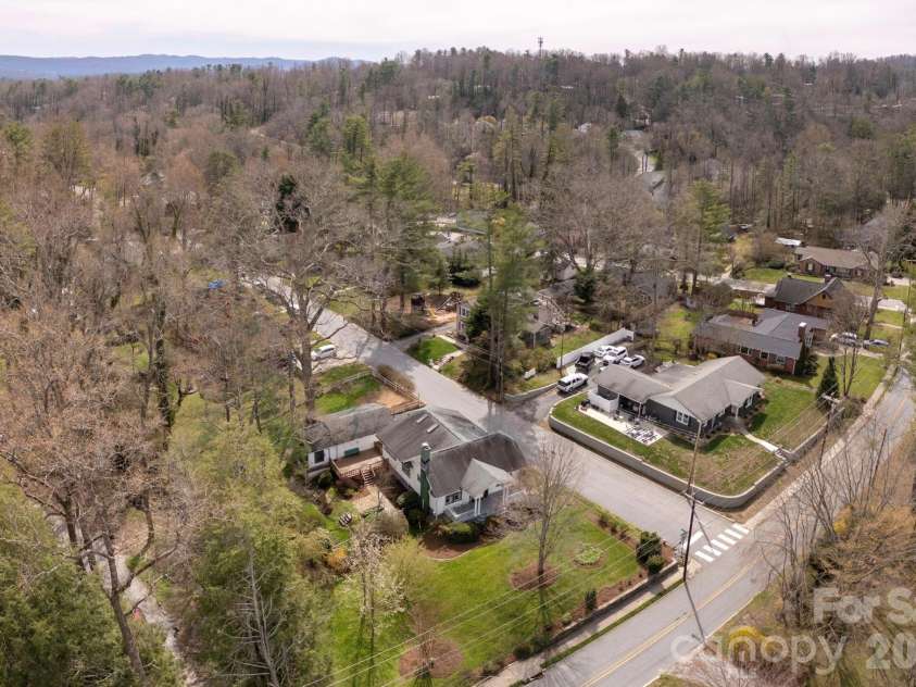 1126 4th Avenue, Hendersonville, NC 28739.  MLS# CAR4360549, YatesRealty ID 9095. 