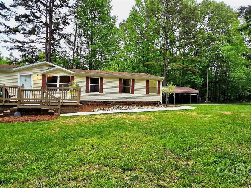 307 Aquarius Drive, Clover, SC 29710.  MLS# CAR4251663, YatesRealty ID 9095. 