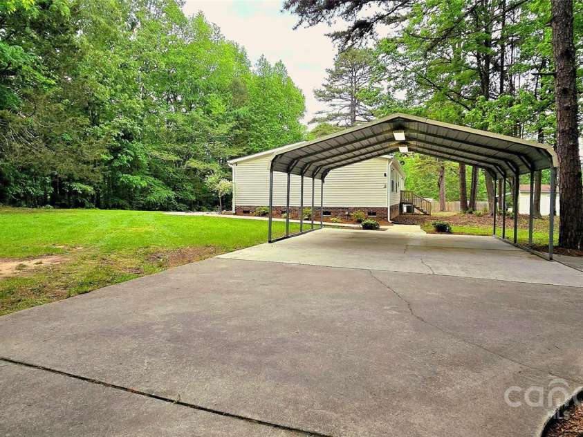 307 Aquarius Drive, Clover, SC 29710.  MLS# CAR4251663, YatesRealty ID 9095. 