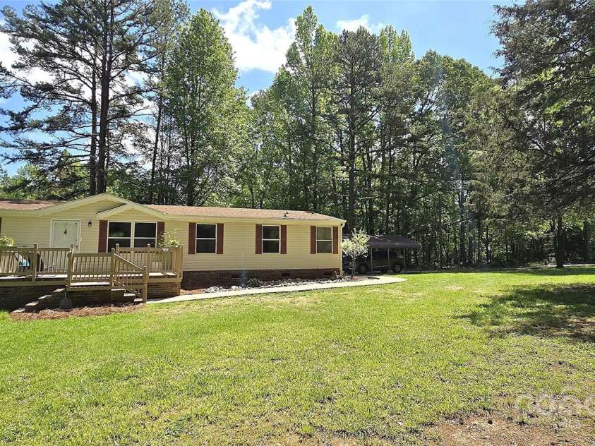 307 Aquarius Drive, Clover, SC 29710.  MLS# CAR4251663, YatesRealty ID 9095. 