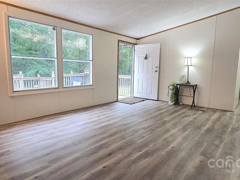 307 Aquarius Drive, Clover, SC 29710.  MLS# CAR4251663, YatesRealty ID 9095. 