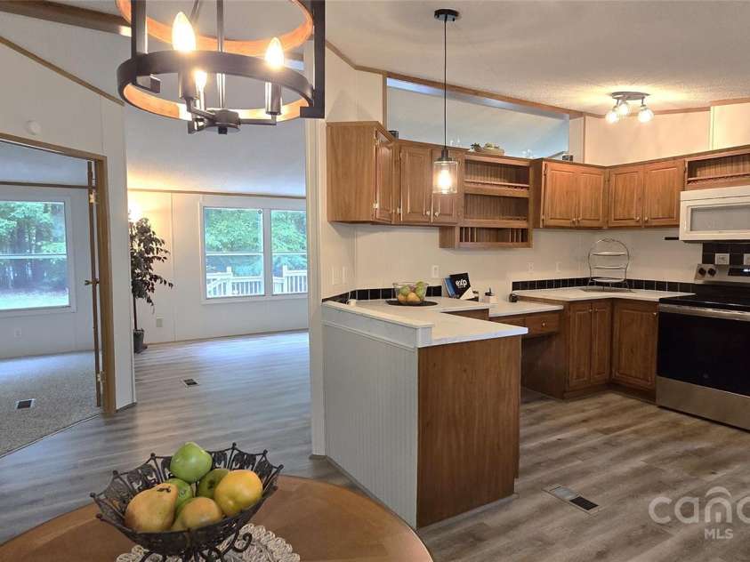 307 Aquarius Drive, Clover, SC 29710.  MLS# CAR4251663, YatesRealty ID 9095. 