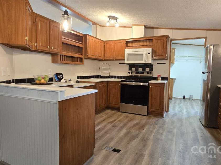 307 Aquarius Drive, Clover, SC 29710.  MLS# CAR4251663, YatesRealty ID 9095. 