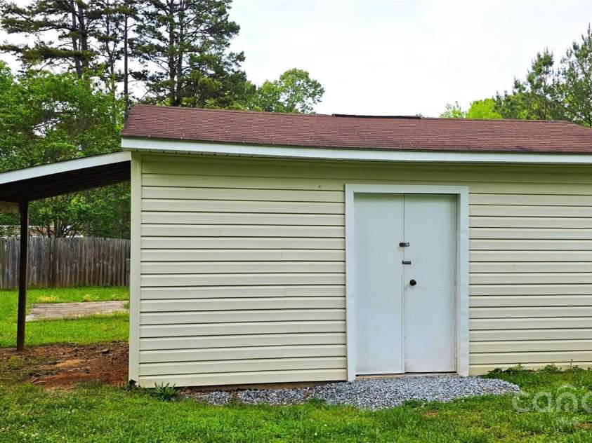 307 Aquarius Drive, Clover, SC 29710.  MLS# CAR4251663, YatesRealty ID 9095. 