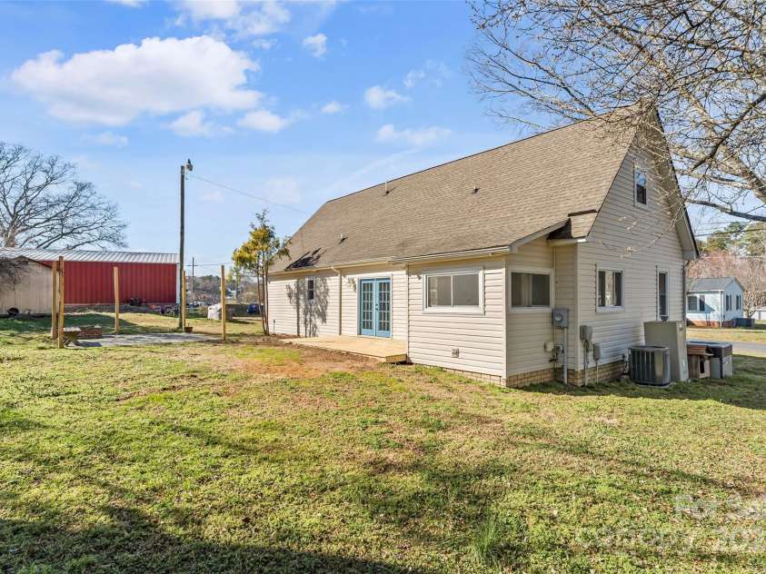 406 29th Street, Kannapolis, NC 28083.  MLS# CAR4228931, YatesRealty ID 9096. 