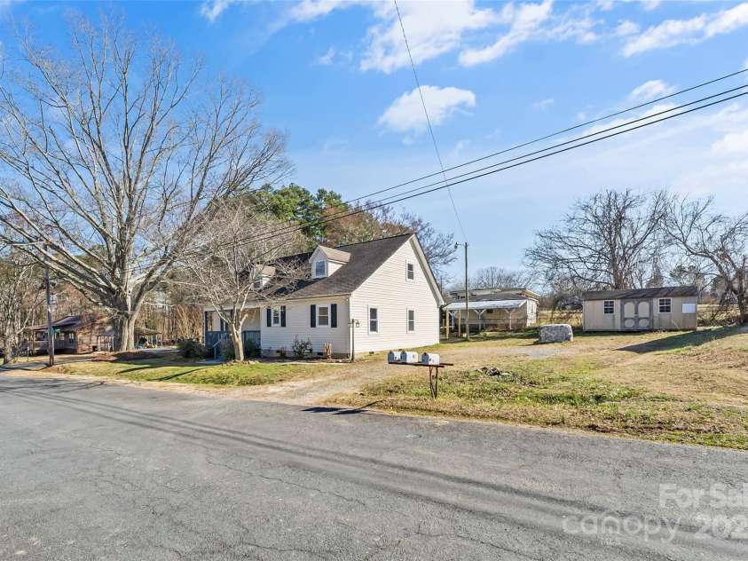 406 29th Street, Kannapolis, NC 28083.  MLS# CAR4228931, YatesRealty ID 9096. 