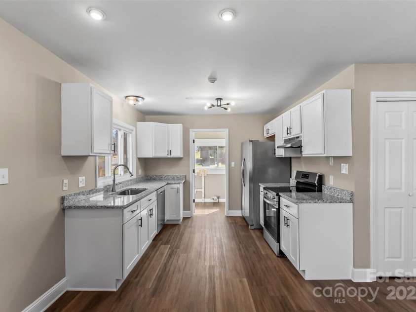 406 29th Street, Kannapolis, NC 28083.  MLS# CAR4228931, YatesRealty ID 9096. 