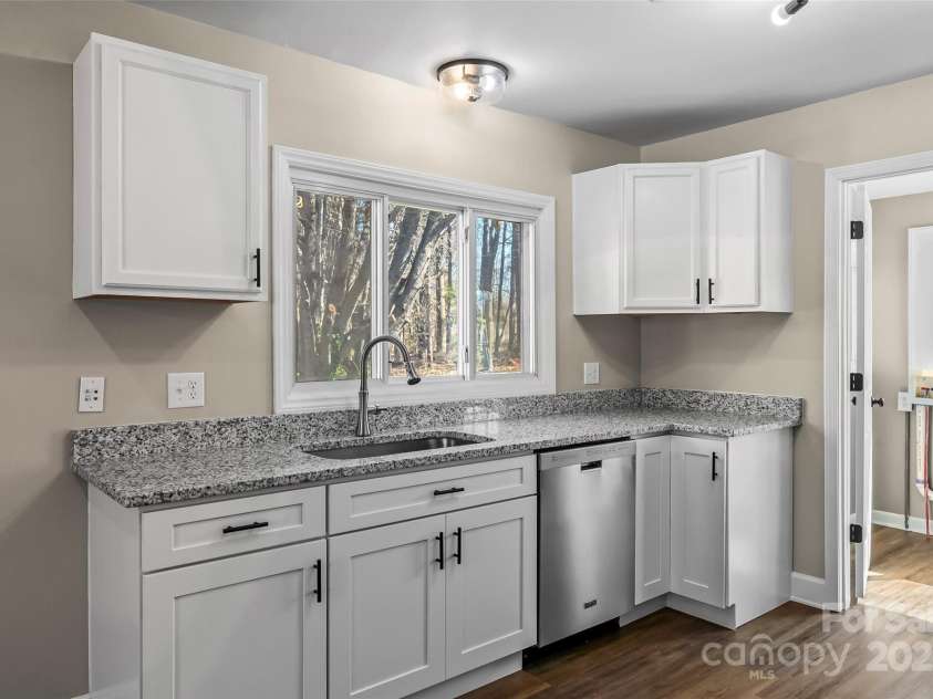 406 29th Street, Kannapolis, NC 28083.  MLS# CAR4228931, YatesRealty ID 9096. 