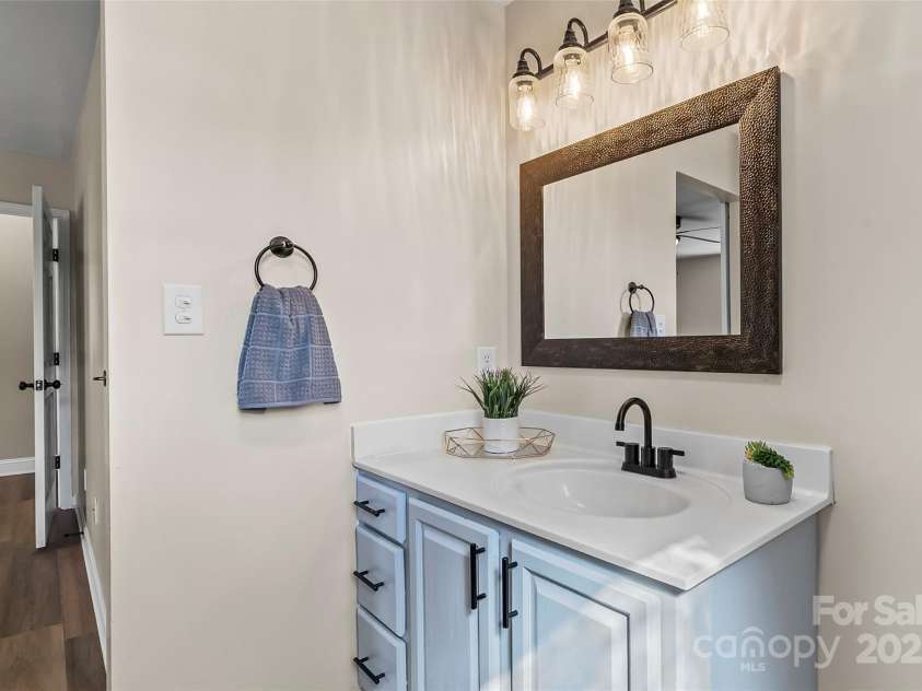 406 29th Street, Kannapolis, NC 28083.  MLS# CAR4228931, YatesRealty ID 9096. 