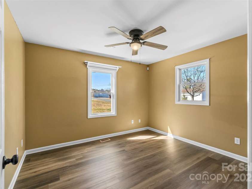 406 29th Street, Kannapolis, NC 28083.  MLS# CAR4228931, YatesRealty ID 9096. 