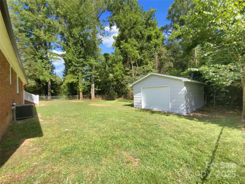 301 Briarcliff Drive, Kannapolis, NC 28081.  MLS# CAR4288745, YatesRealty ID 9098. 