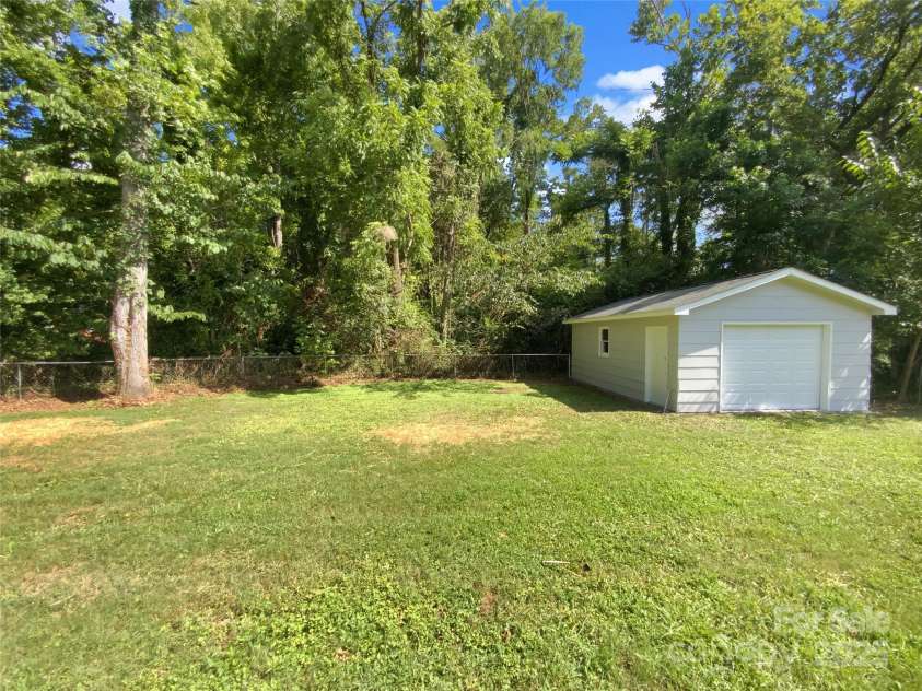 301 Briarcliff Drive, Kannapolis, NC 28081.  MLS# CAR4288745, YatesRealty ID 9098. 