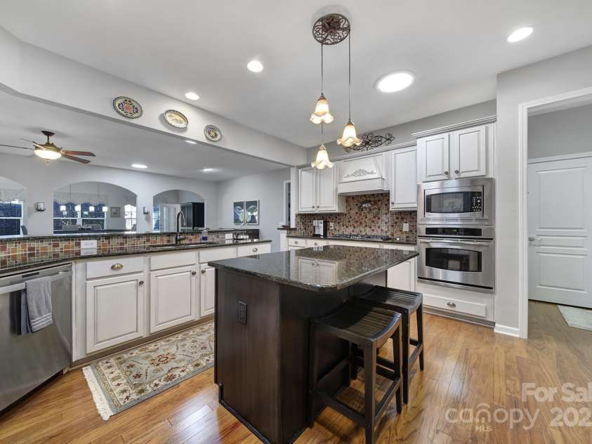 9332 Whistling Straits Drive, Fort Mill, SC 29707.  MLS# CAR4227335, YatesRealty ID 9098. 