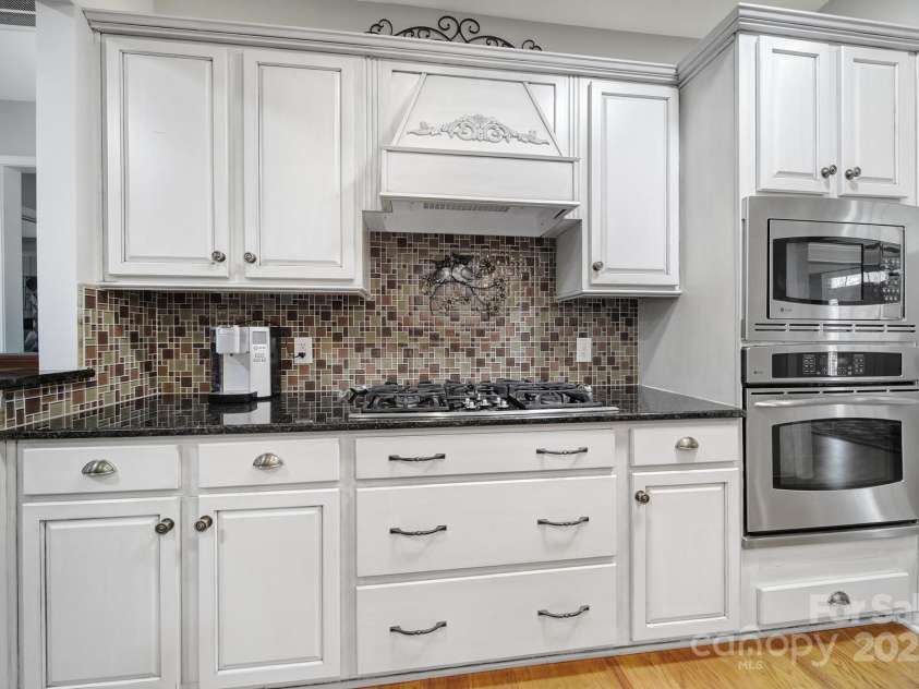 9332 Whistling Straits Drive, Fort Mill, SC 29707.  MLS# CAR4227335, YatesRealty ID 9098. 