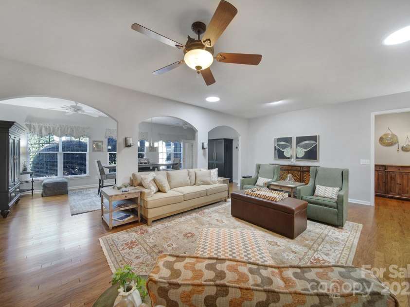 9332 Whistling Straits Drive, Fort Mill, SC 29707.  MLS# CAR4227335, YatesRealty ID 9098. 