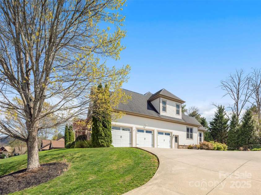 76 King Heights Drive, Fletcher, NC 28732.  MLS# CAR4245183, YatesRealty ID 9099. 3 car garage