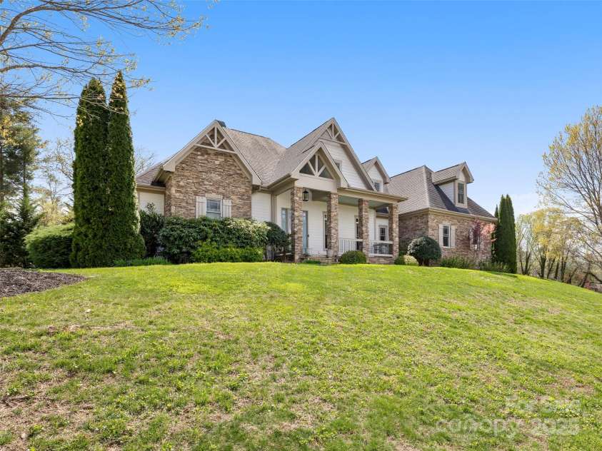 76 King Heights Drive, Fletcher, NC 28732.  MLS# CAR4245183, YatesRealty ID 9099. 76 King Heights