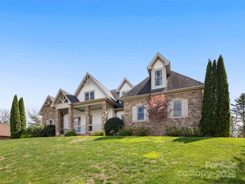 76 King Heights Drive, Fletcher, NC 28732.  MLS# CAR4245183, YatesRealty ID 9099. 76 King Heights