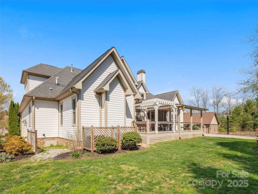76 King Heights Drive, Fletcher, NC 28732.  MLS# CAR4245183, YatesRealty ID 9099. 76 King Heights