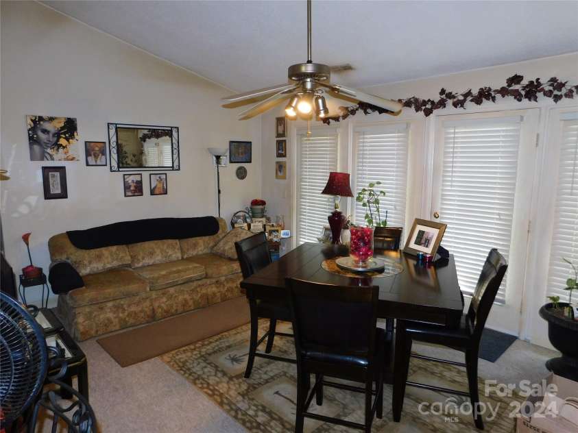 6117 Meadow Rose Lane, Charlotte, NC 28215.  MLS# CAR4173354, YatesRealty ID 910. 