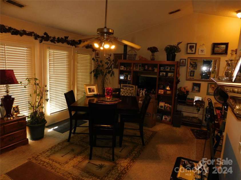 6117 Meadow Rose Lane, Charlotte, NC 28215.  MLS# CAR4173354, YatesRealty ID 910. 