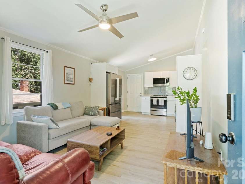 1104 Norris Avenue, Charlotte, NC 28206.  MLS# CAR4363415, YatesRealty ID 9100. 