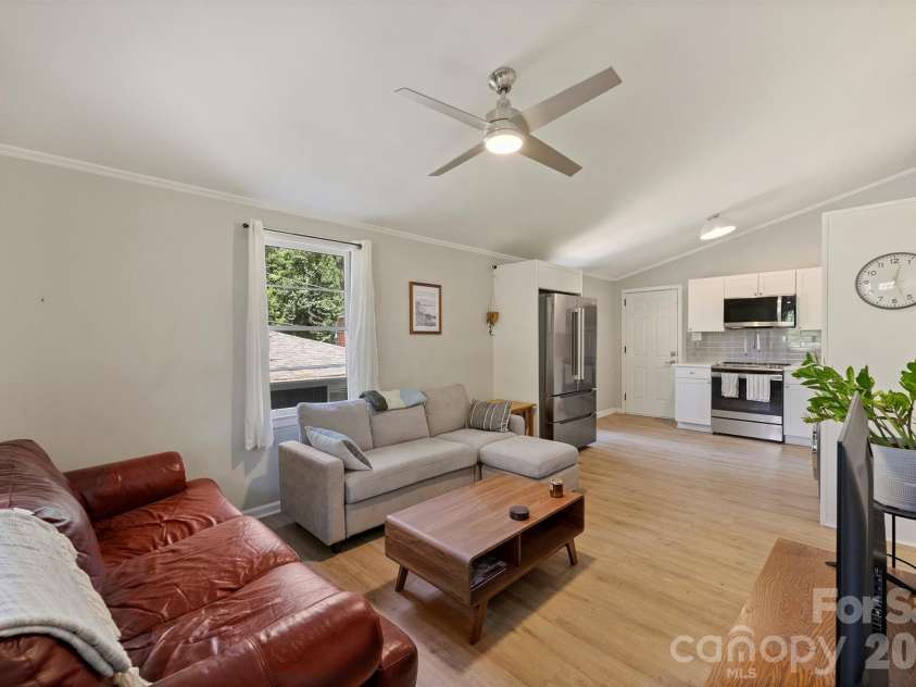1104 Norris Avenue, Charlotte, NC 28206.  MLS# CAR4363415, YatesRealty ID 9100. 